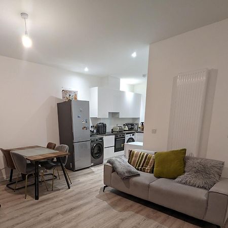 Contemporary Double Ensuite Room Birmingham Exterior photo