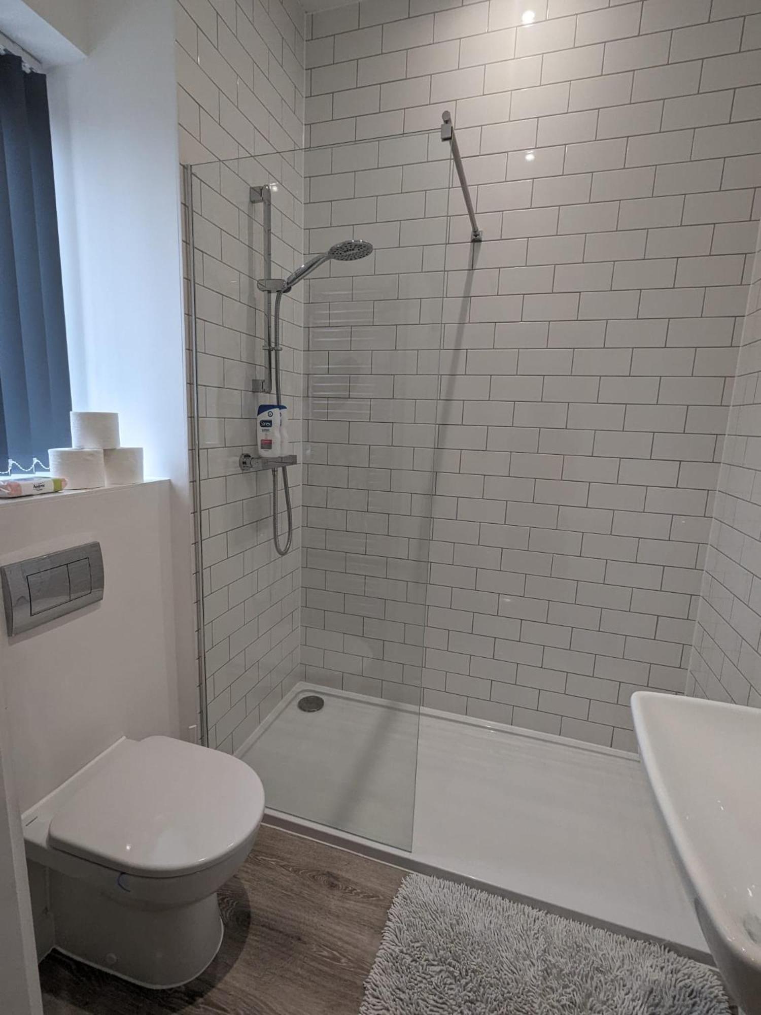 Contemporary Double Ensuite Room Birmingham Exterior photo